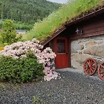 Orheimstunet - Gardsferie For Storfamilien Der Ogsa Hunden Er Velkommen